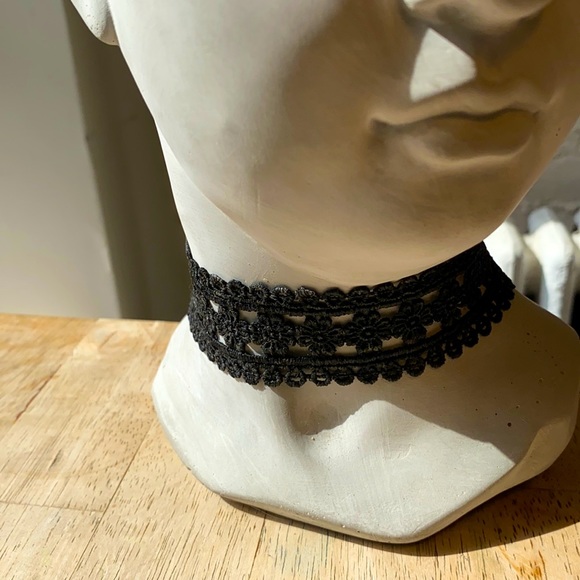 Black Lace Choker - Picture 1 of 4